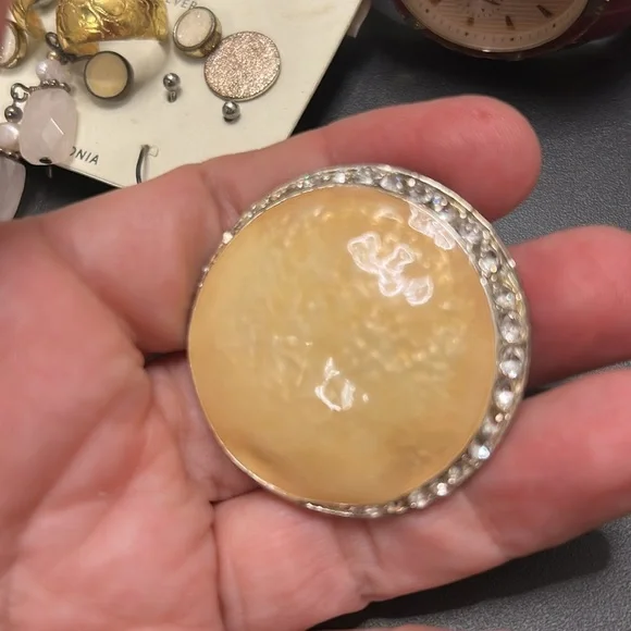 bundle of jewelry- costume, used for crafts or jewelry. Newer and clean. - Picture 12 of 16